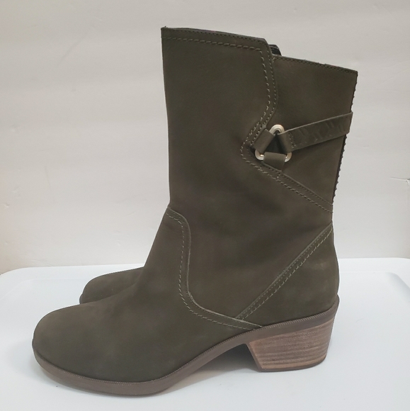 teva women's waterproof boots